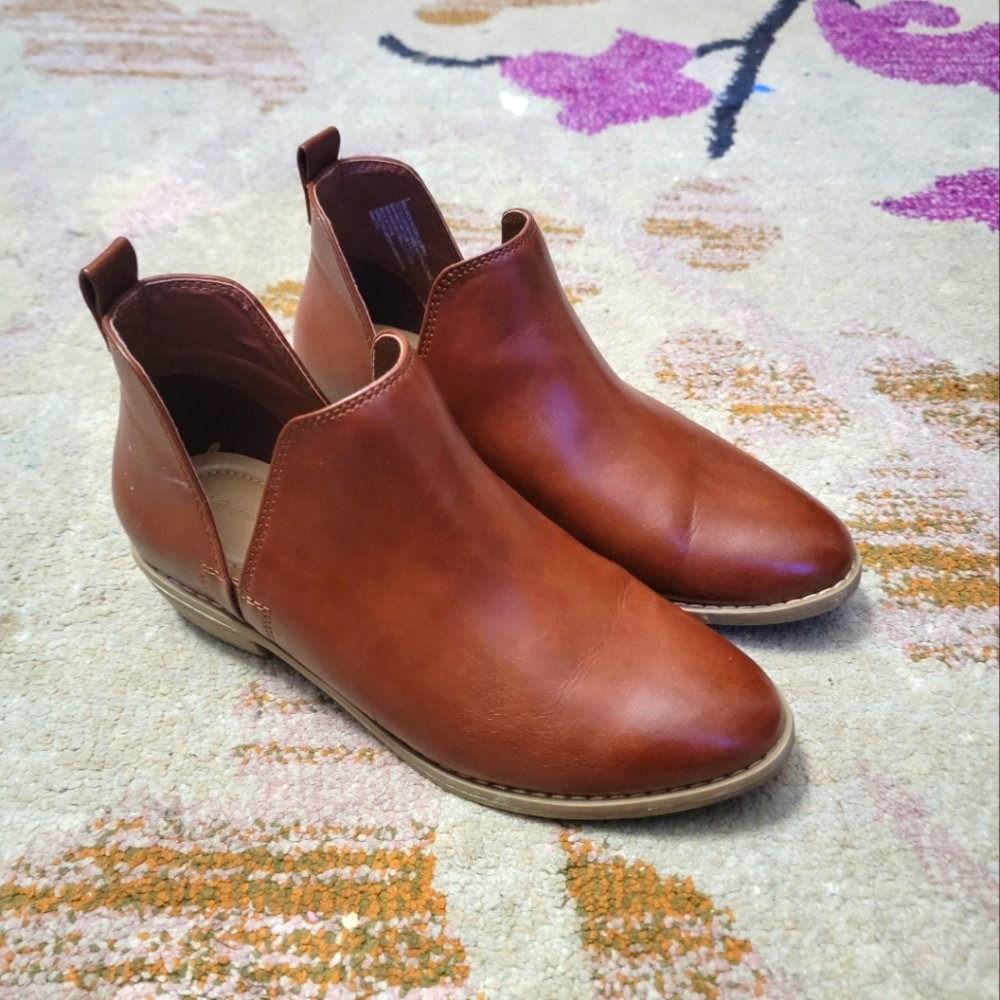 Universal Thread Nora Cutout Ankle Booties